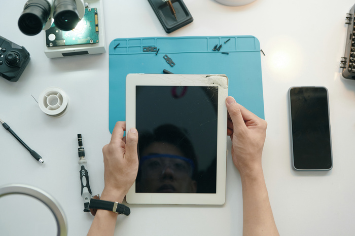 Tablet repair expert fixing a tablet